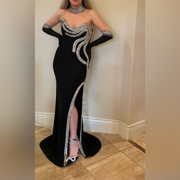 Glamorous Black Albina Dyla inspired beaded gown with gloves and choker - Picture 7 of 9